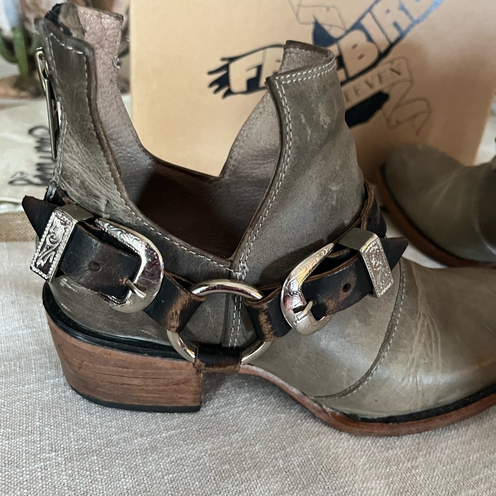 Super Cute Booties - image 3